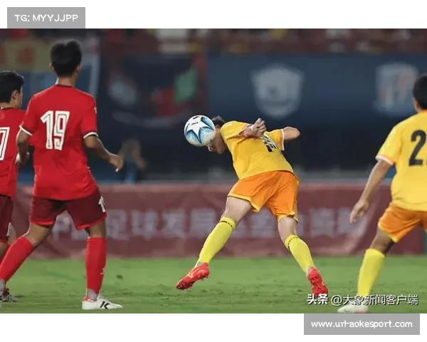 乌克兰队扎巴尔尼头球攻门击中立柱错失绝佳良机令人惋惜 乌克兰队扎巴尔尼头球攻门击中立柱错失绝佳良机令人惋惜