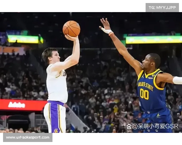 索尔金上赛季为特拉维夫马卡比效力 场均贡献13分4.8篮板表现亮眼 索尔金上赛季为特拉维夫马卡比效力 场均贡献13分4.8篮板表现亮眼