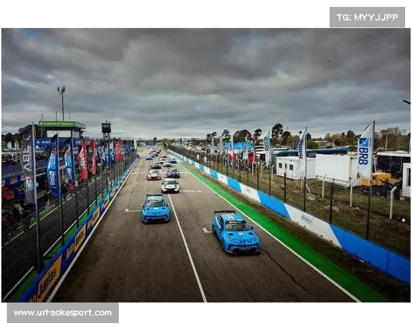 东望洋赛道最窄处仅7米，车手攻防战现轮对轮惊险瞬间